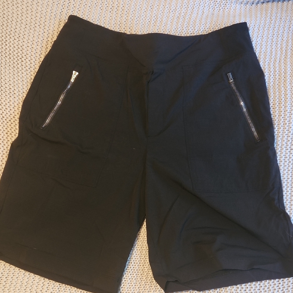 Athleta Trekkie 9" Shorts- Sz 10